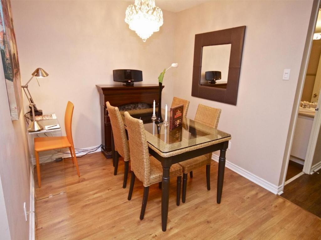 Glen Grove - Conservatory Tower Toronto Room photo