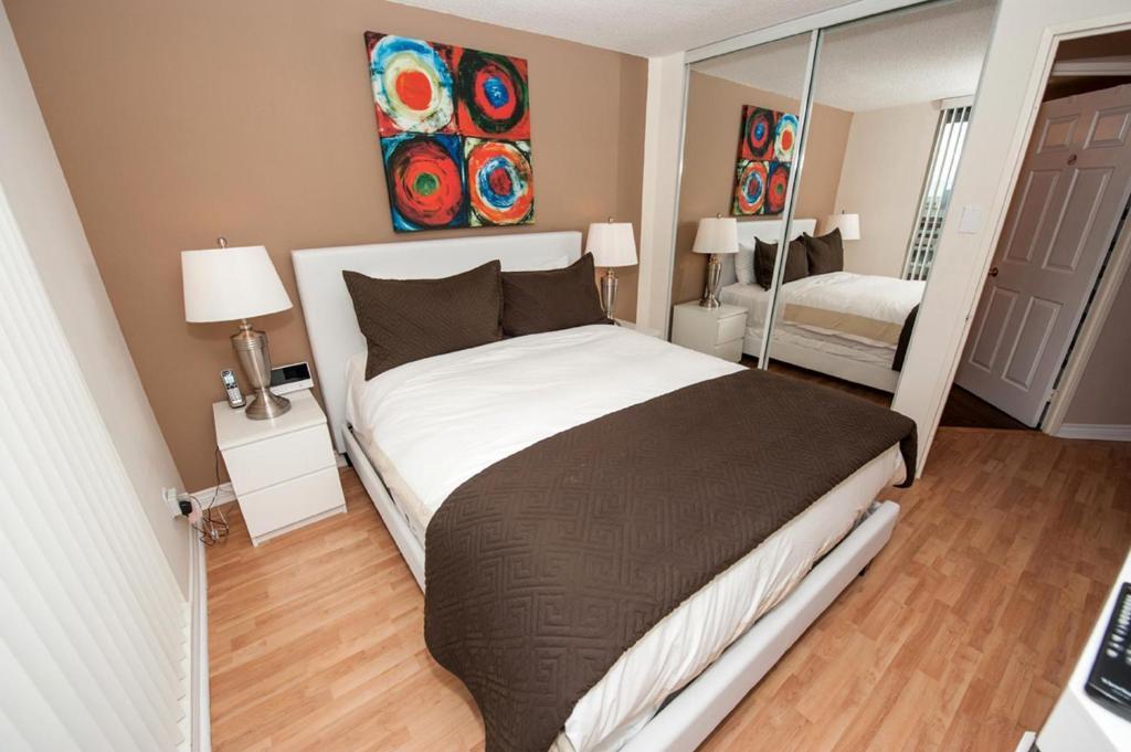Glen Grove - Conservatory Tower Toronto Room photo