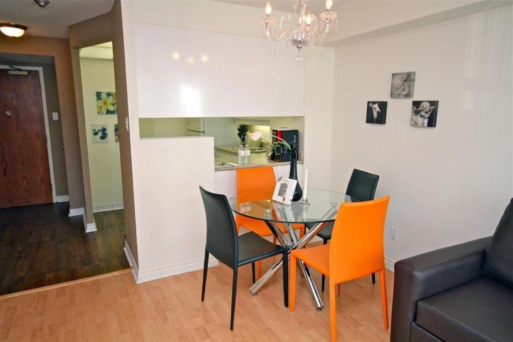 Glen Grove - Conservatory Tower Toronto Room photo